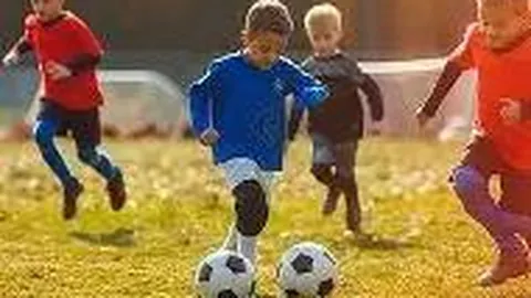 方文山赞赏李靓蕾长篇内容，周杰伦、莫文蔚与王力宏解除关注