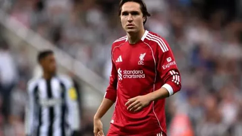 杨紫生日得刘涛蒋欣祝福，《欢乐颂》姐妹情深再续前缘