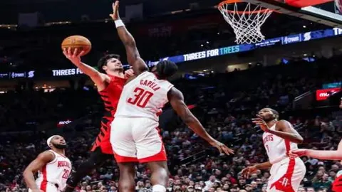 中国女排香港亮相公开训练，热情互动引数千球迷围观