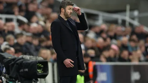 辽宁客场战胜新疆夺CBA总决赛，三冠荣耀再续篇章